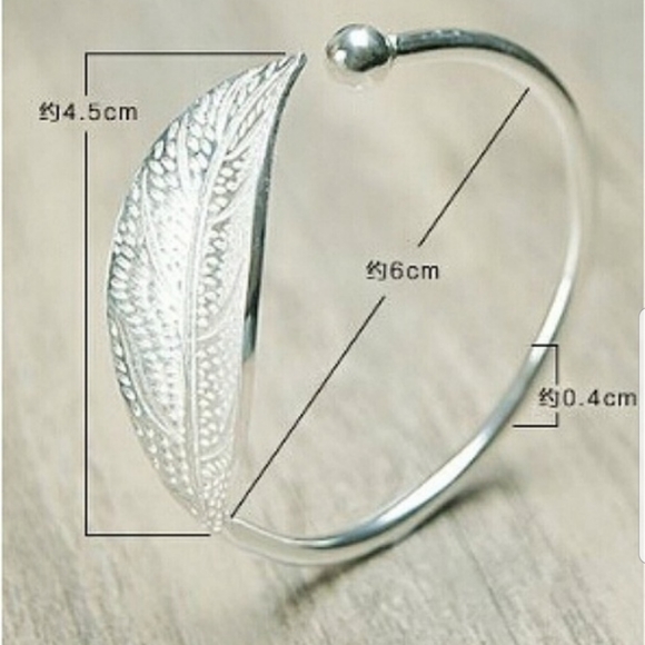 🍃🍃Pretty Leaf Bangle bracelet in SILVER 🍃🍃 - Picture 2 of 8